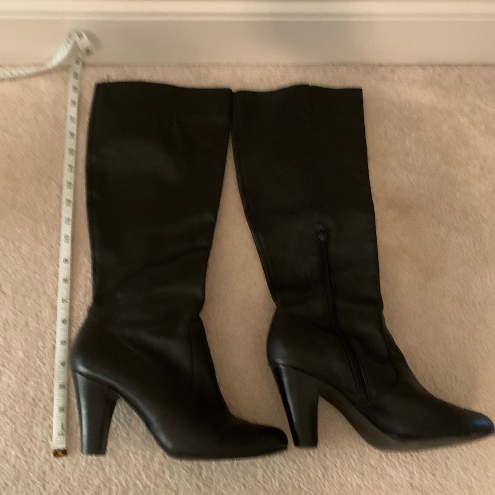 Via Neroli black leather healed boots 9.5 “Vincarla”